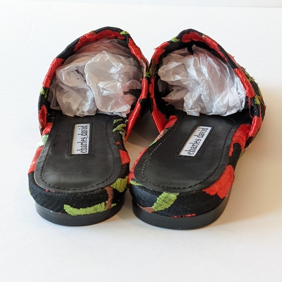 Charles David Black and Red Rose Floral Embroidered Slide Slippers Womens 7.5 - Picture 4 of 8